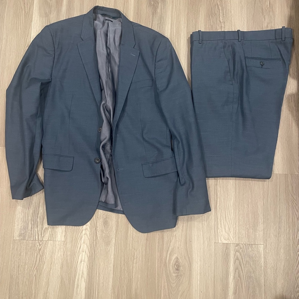 Men’s Perry Ellis Suit — Navy — 42R / 36x32
